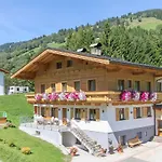 Obertaxinghof * Saalbach-Hinterglemm